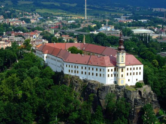 Děčínský zámek