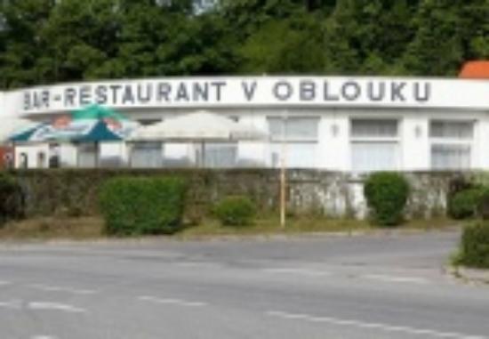 V Oblouku